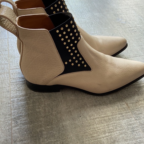 Chloe women’s studded leather Chelsea booties - Picture 7 of 7